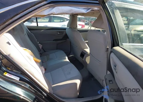 2015 Toyota Camry Hybrid Le z USA, uszkodzony, nr VIN 4T1BD1FK8FU172673